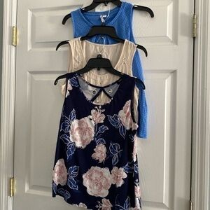 Bundles of women tops